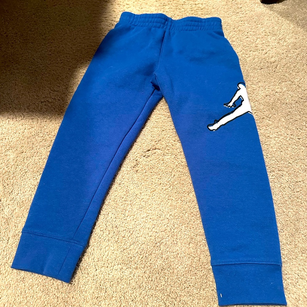 Boys Jordan sweatpants.